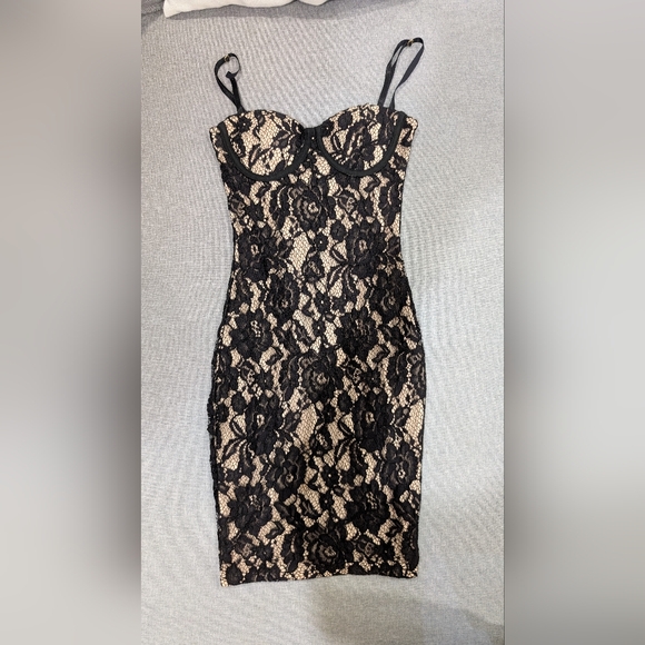 Revamped bodycon lace midi dress in size small - Picture 1 of 2
